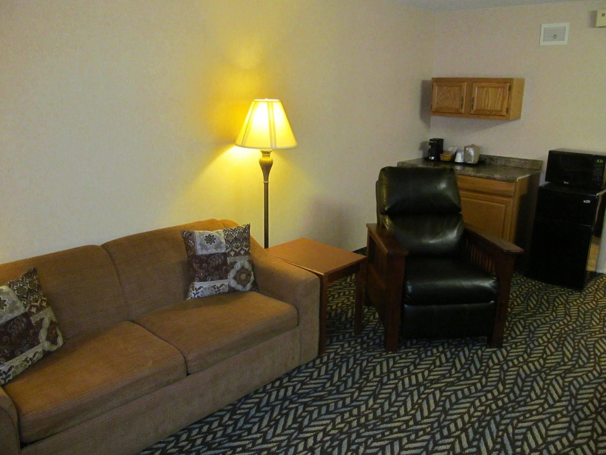 Fireside Inn And Suites Devils Lake Exterior foto