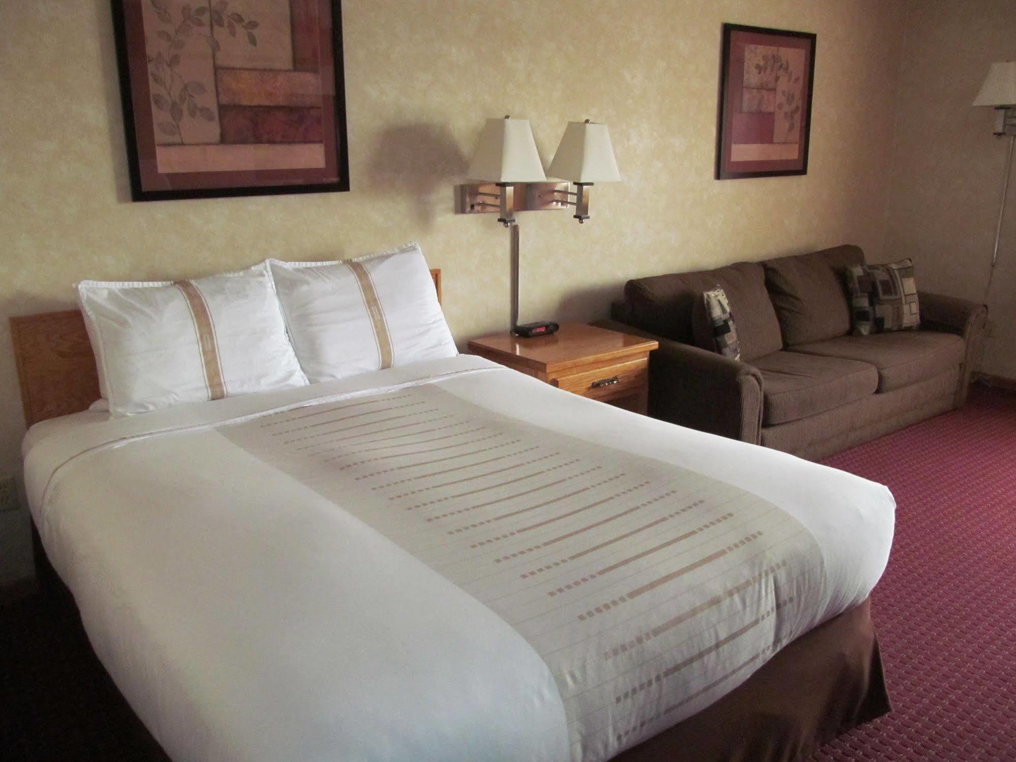 Fireside Inn And Suites Devils Lake Exterior foto